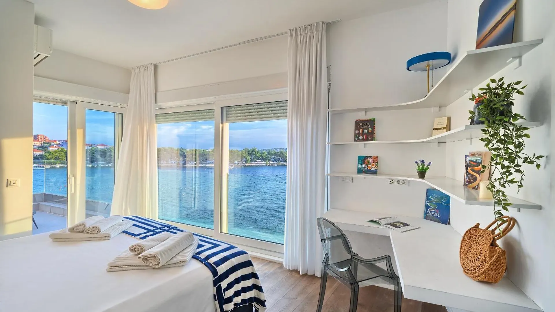 Livingstone Beach House Trogir 0*,