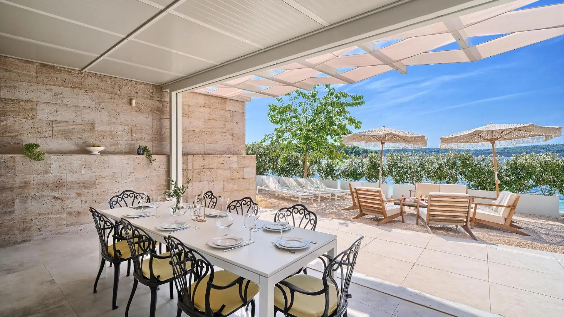 Livingstone Beach House Trogir 0*,