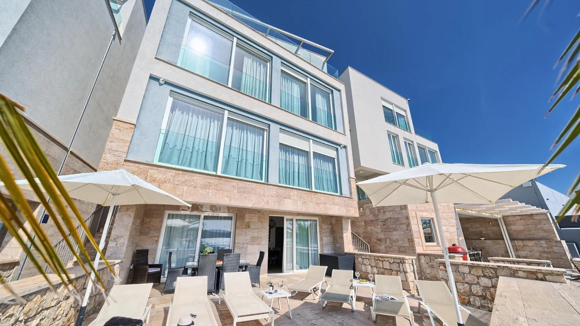 Livingstone Beach House Trogir 0*,